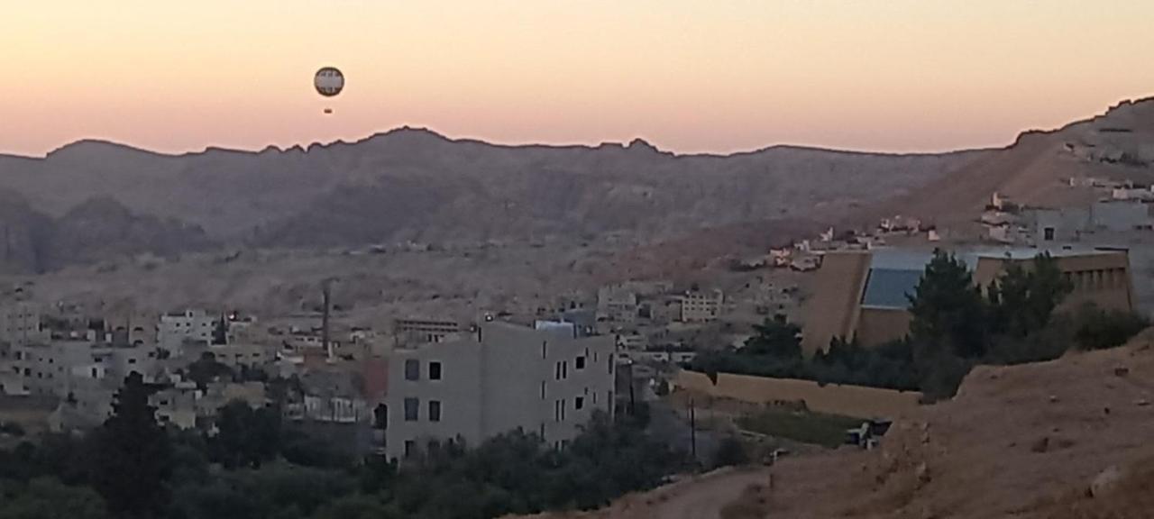 Aparthotel Petra Gardens Wadi Musa Esterno foto